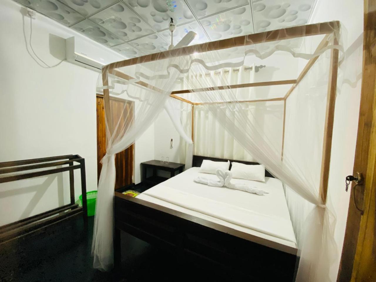 Kingly Aroma Hotel Аругам Бей Екстериор снимка