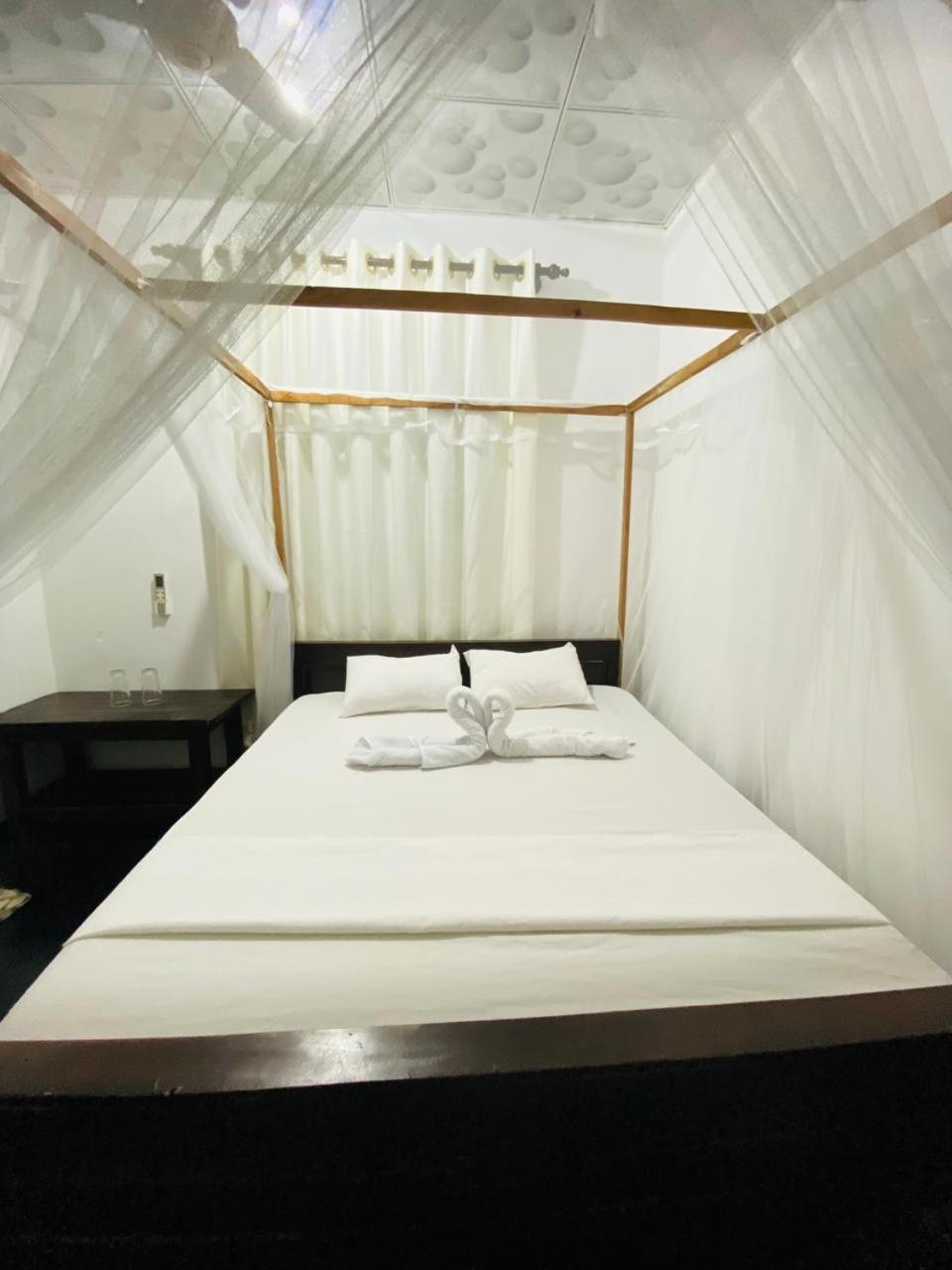 Kingly Aroma Hotel Аругам Бей Екстериор снимка