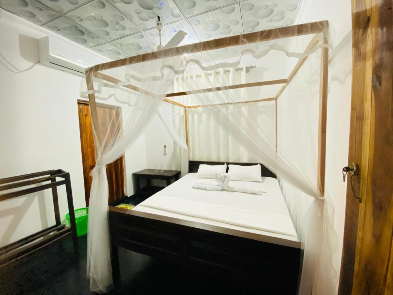 Kingly Aroma Hotel Аругам Бей Екстериор снимка